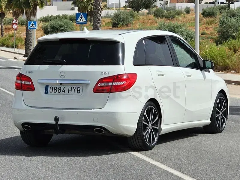 Usado Mercedes B180 109 CV (80 kW) 2015 Blanco Utilitario