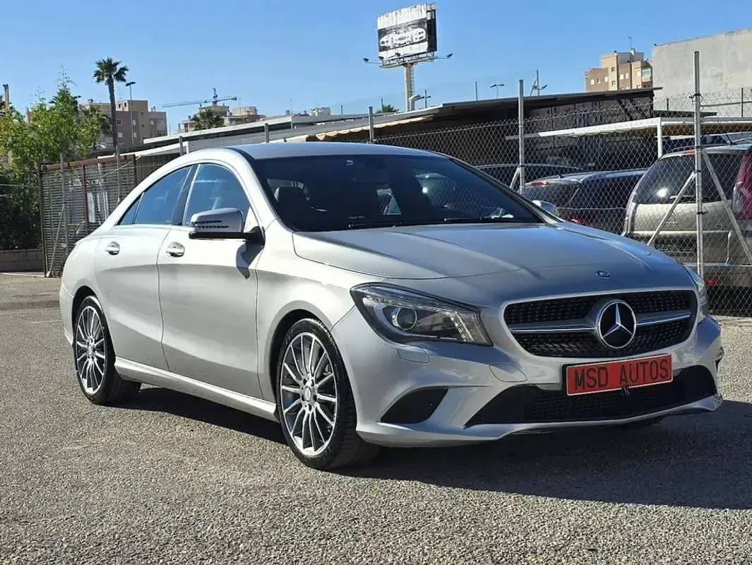 Usado Mercedes CLA220 177 CV (130 kW) 2014 Plateado Coupe