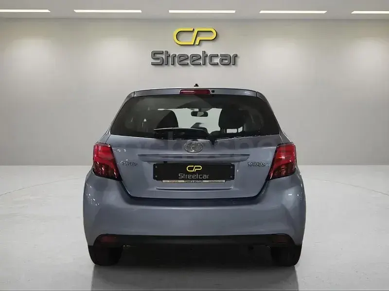 Usado Toyota Yaris Advance 99 CV (72 kW) 2015 Azul Utilitario