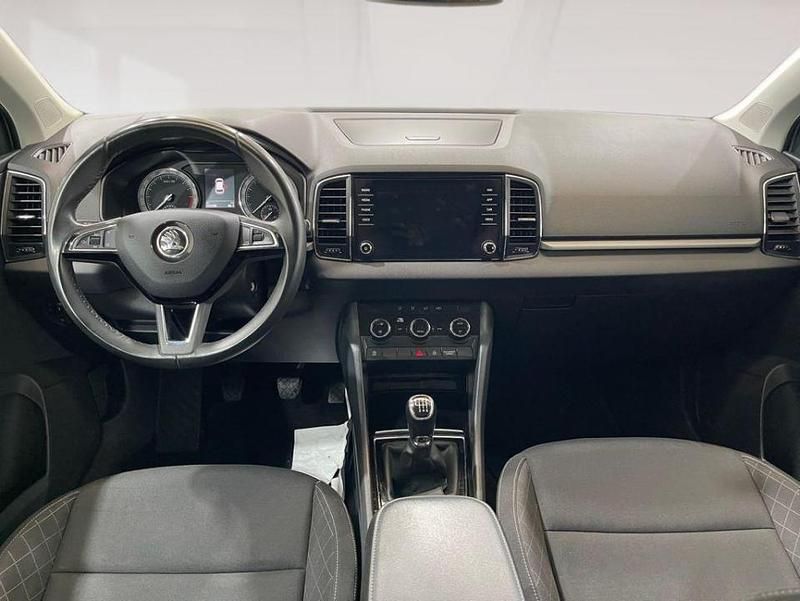 Usado Skoda Karoq 115 CV (84 kW) 2019 Blanco luna (metalizado) SUV