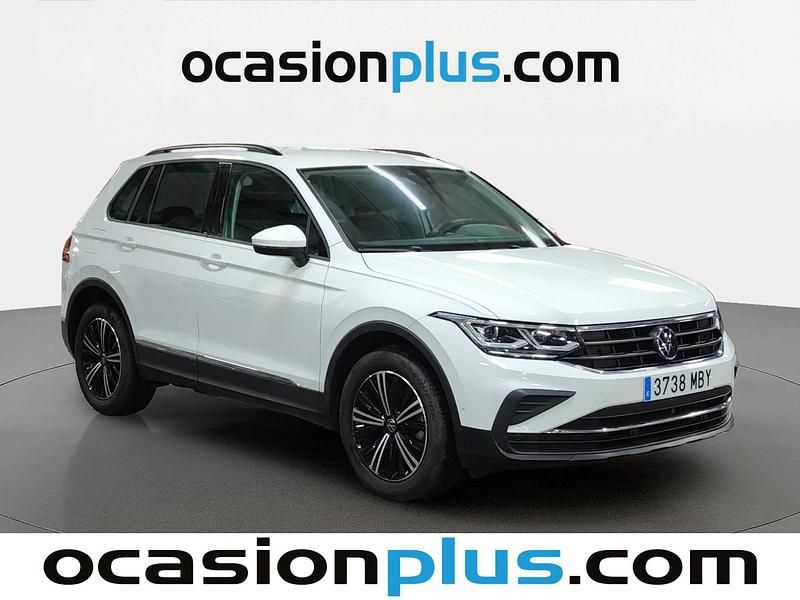 Używany VW Tiguan Life 150 KM (110 kW) 2022 Biały SUV