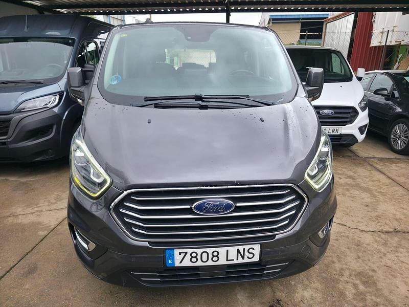 Usado Ford Tourneo Titanium 130 CV (95 kW) 2021 Gris Monovolumen