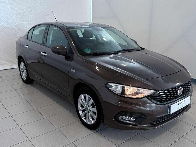 Usado Fiat Tipo Easy 95 CV (69 kW) 2016 Beige Berlina