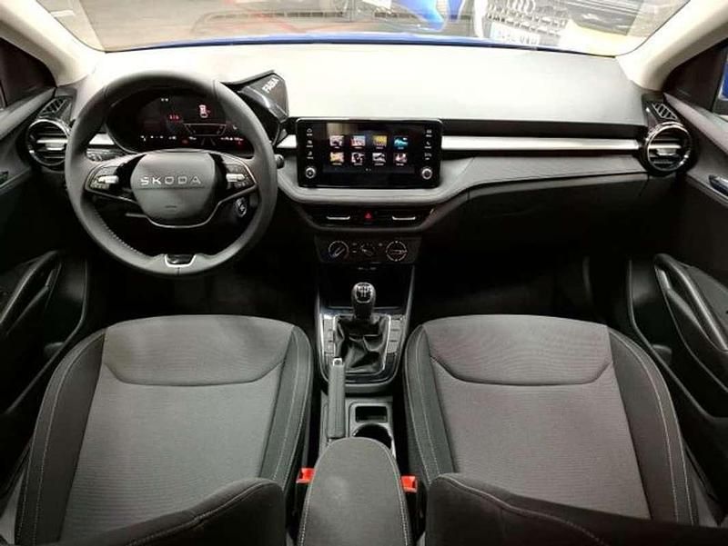Usado Skoda Fabia Selection 95 CV (69 kW) 2025 Azul Utilitario