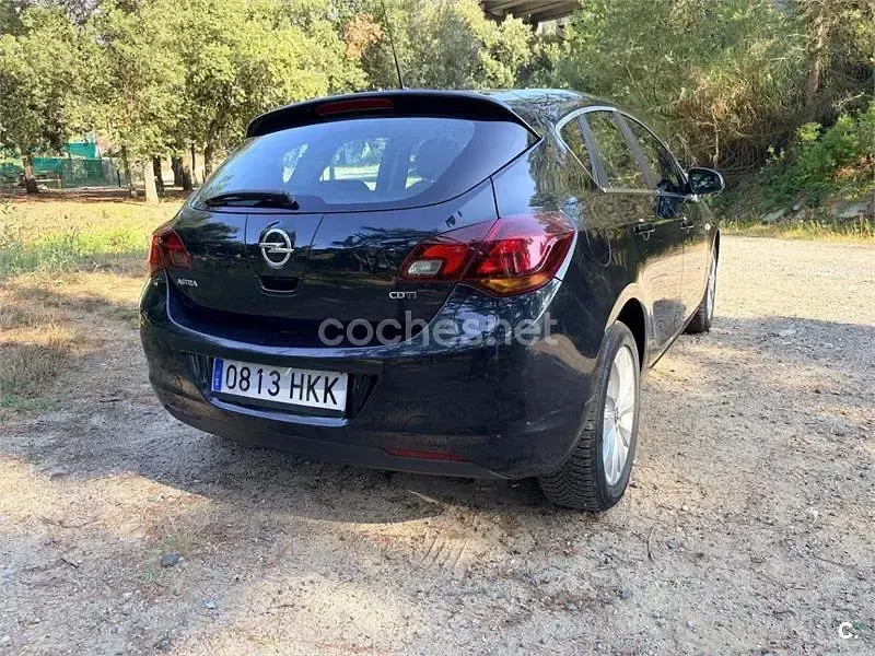 Usado Opel Astra Excellence 125 CV (91 kW) 2012 Negro Berlina