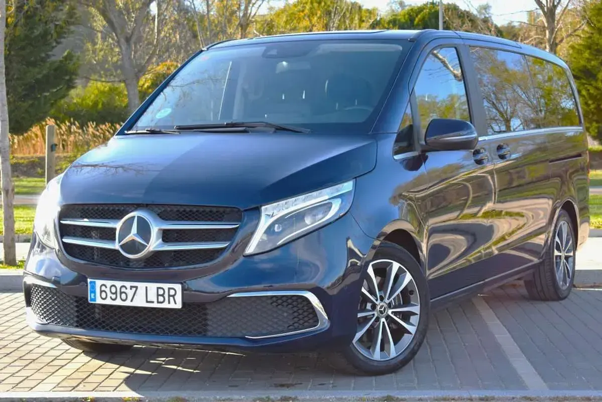 Käytetty Mercedes V300 Avantgarde 239 HP (175 kW) 2019 Sininen Tila-auto