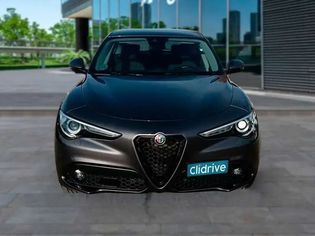 Usado Alfa Romeo Stelvio Sprint 190 CV (139 kW) 2021 Gris SUV