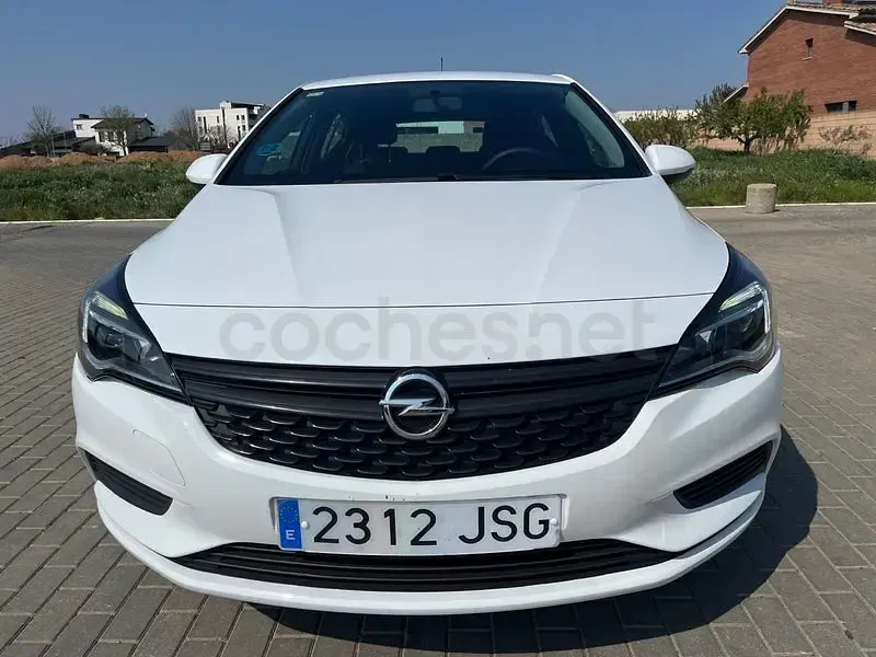 Usado Opel Astra Expression 105 CV (77 kW) 2016 Blanco Berlina