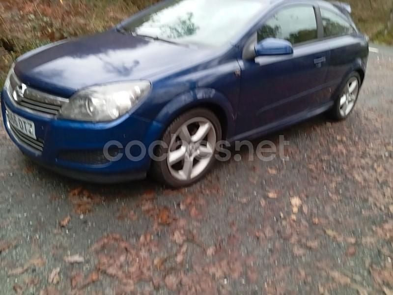 Azul Usado 2005 Opel Astra GTC Sport Berlina | 2000 € (Precio justo) - Imagen 1/4