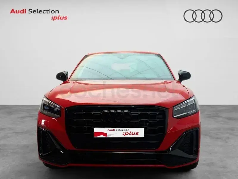 Usado Audi Q2 Ambiente 150 CV (110 kW) 2025 Rojo SUV