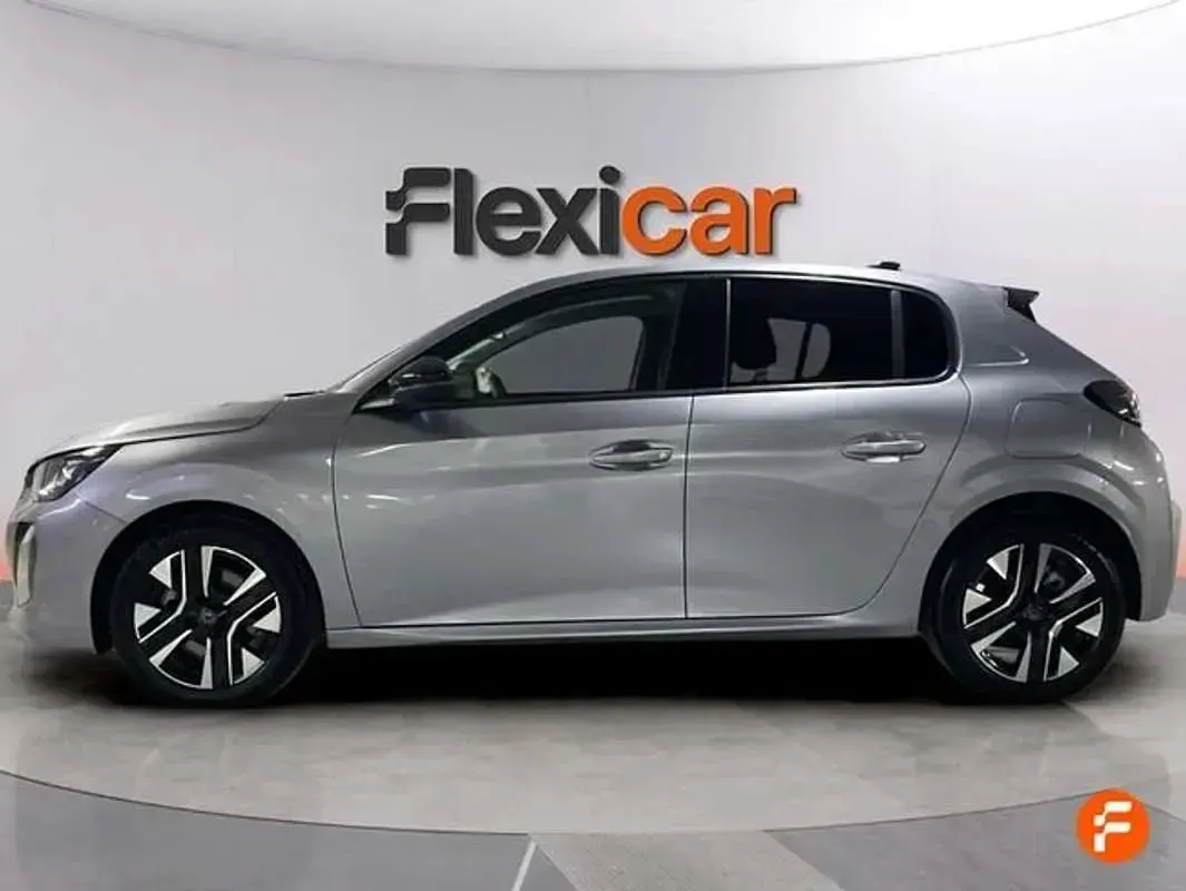 Usado Peugeot 208 Allure 101 CV (74 kW) 2025 Gris Utilitario