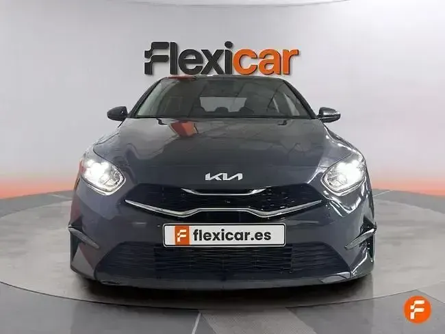 Usado Kia Ceed 136 CV (100 kW) 2023 Gris Utilitario