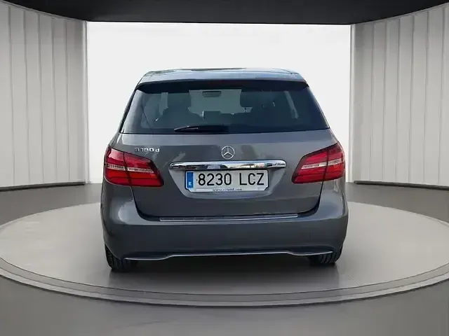 Usado Mercedes B180 109 CV (80 kW) 2017 Gris Monovolumen
