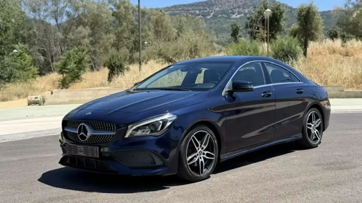 Usado Mercedes CLA200 136 CV (100 kW) 2018 Azul Coupe