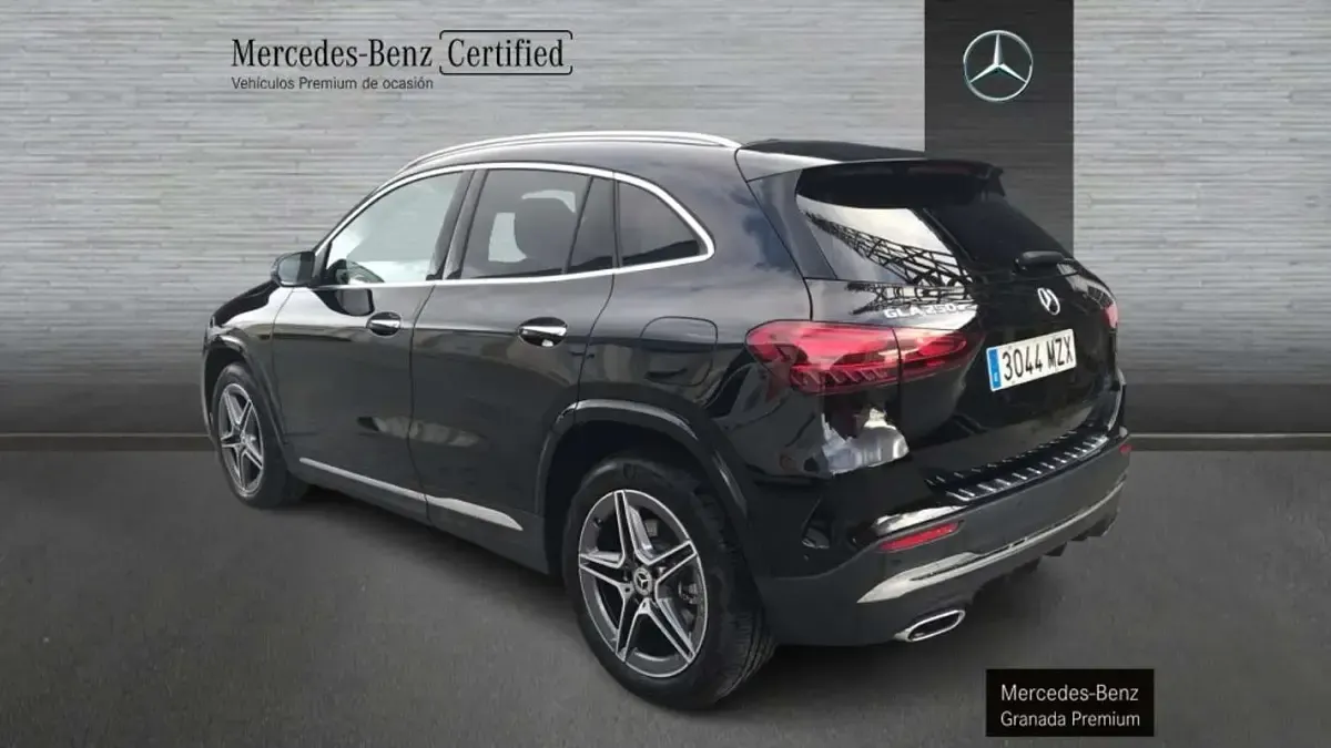 Usado Mercedes GLA250 163 CV (119 kW) 2025 Negro SUV