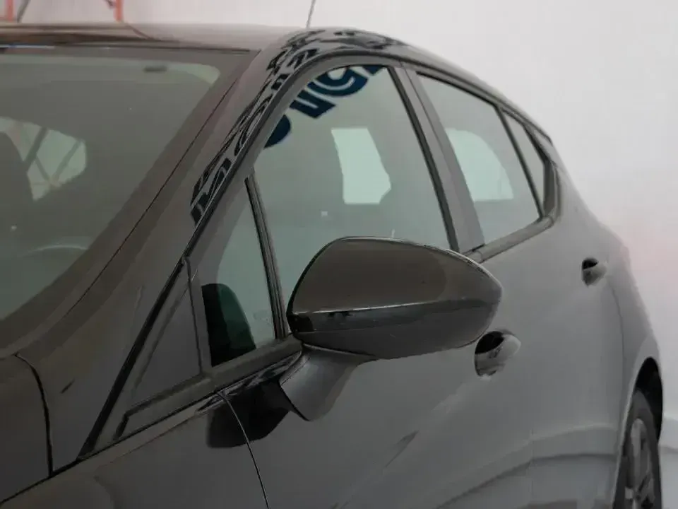 Usado Opel Astra Design & Tech 110 CV (80 kW) 2022 Negro Utilitario