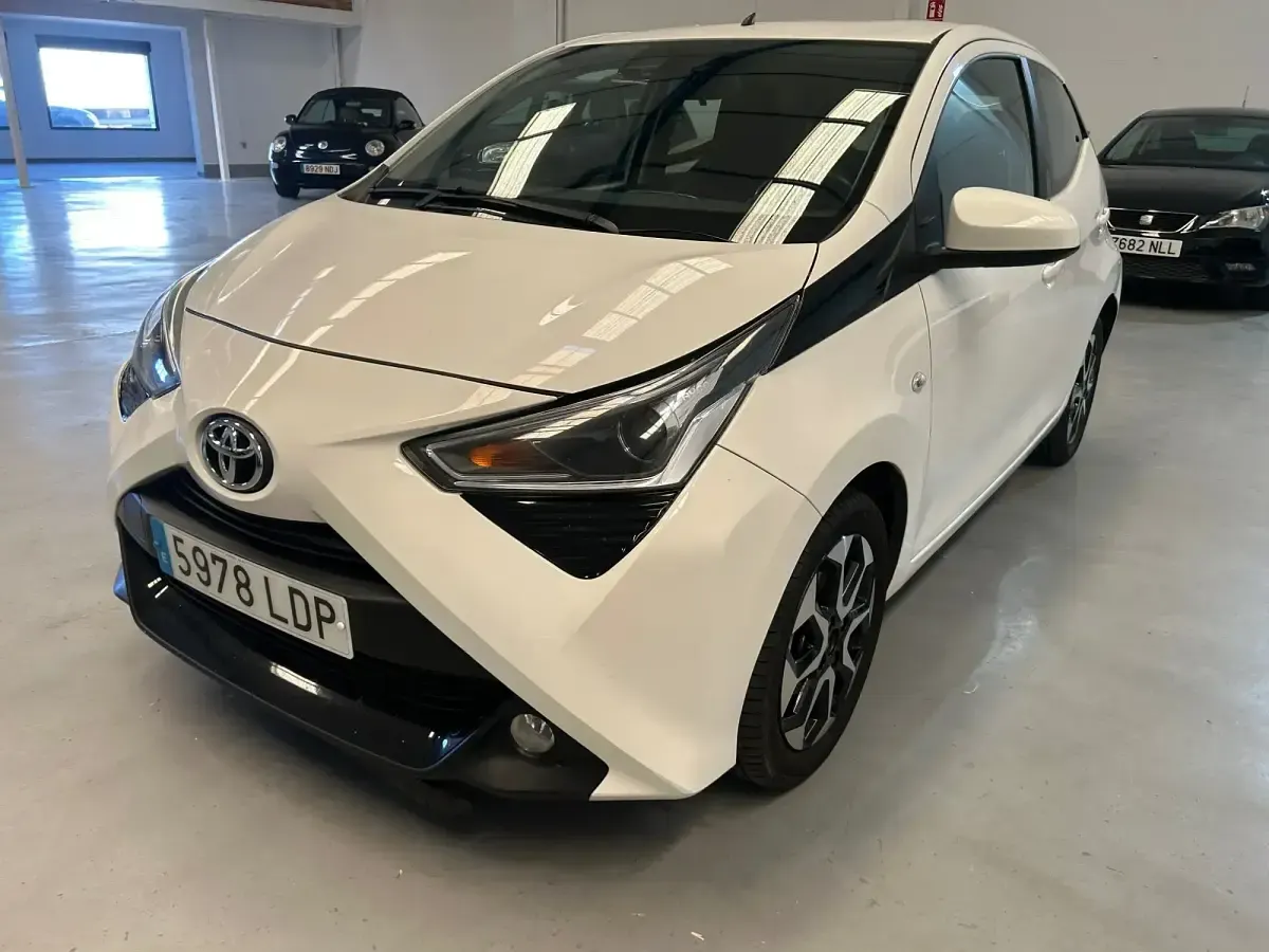 Usado Toyota Aygo X-play 72 CV (52 kW) 2019 Blanco Utilitario