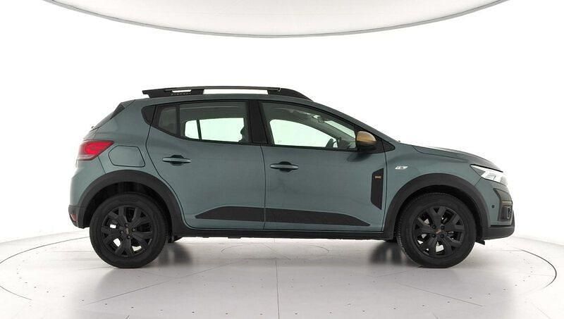 Usado Dacia Sandero Extreme 100 CV (73 kW) 2025 Verde Berlina