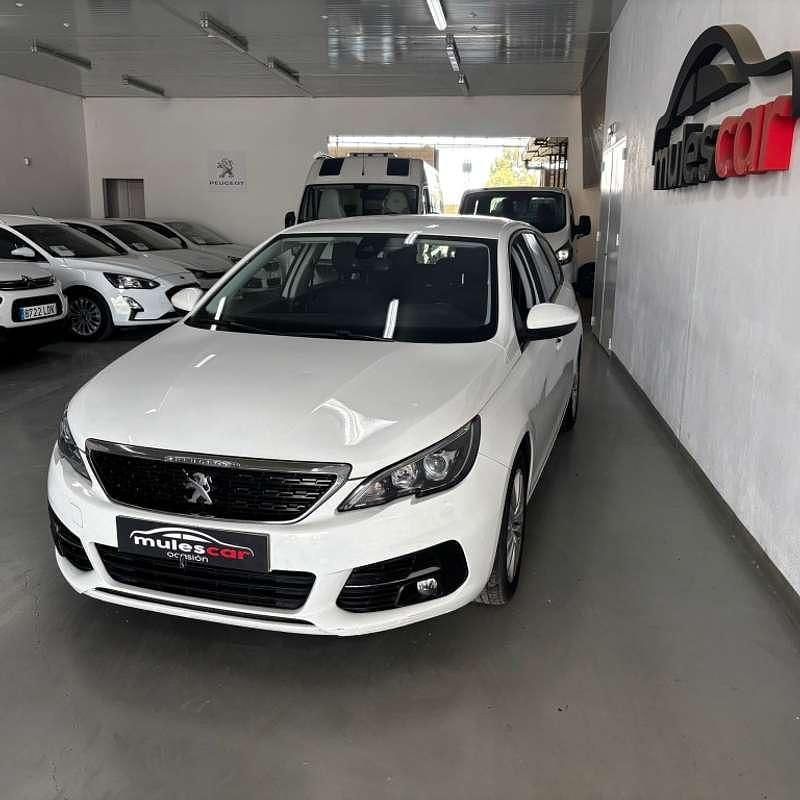 Usado Peugeot 308 SW Active 131 CV (96 kW) 2021 Blanco Familiar