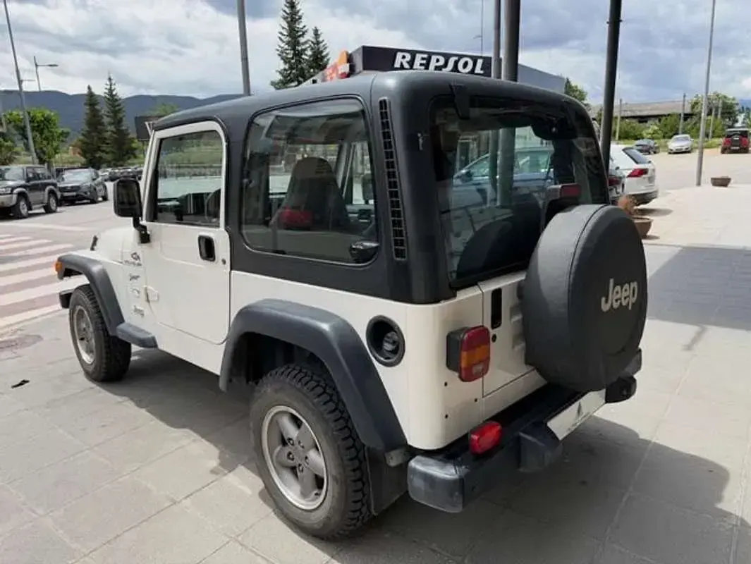 Usado Jeep Wrangler Sport 118 CV (86 kW) 1997 Blanco SUV