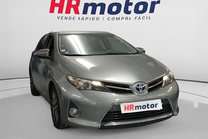 Usado Toyota Auris Hybrid 136 CV (100 kW) 2015 Gris Utilitario