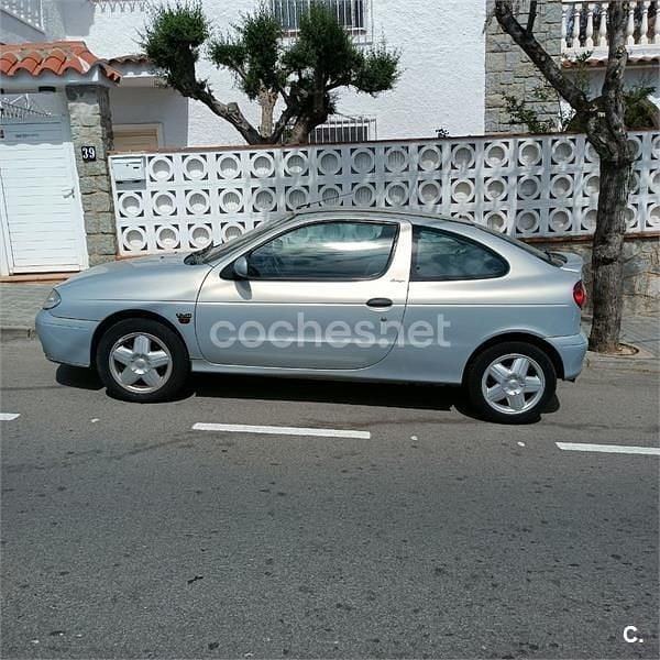 Usado Renault Mégane Coupé R.S. 100 CV (73 kW) 1999 Gris / plata Coupe