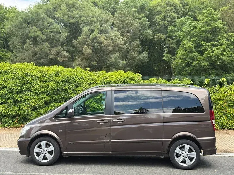 Usado Mercedes Viano Edition 224 CV (164 kW) 2012 Marrón Monovolumen