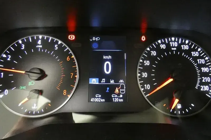 Usado Renault Clio V Intens 91 CV (66 kW) 2022 Gris Berlina