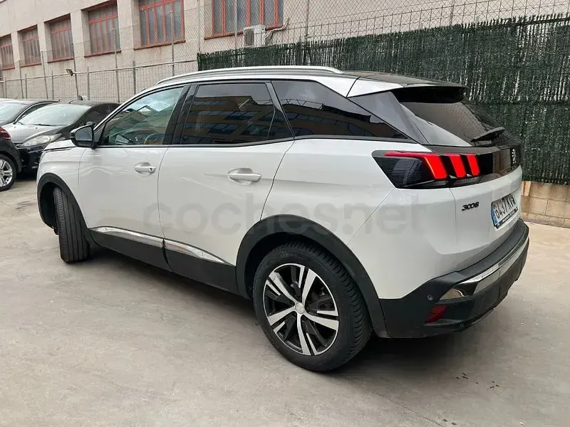 Usado Peugeot 3008 Allure 130 CV (95 kW) 2019 Blanco SUV
