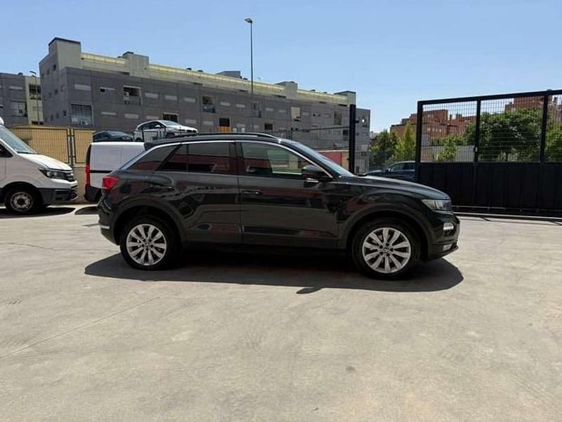 Usado VW T-Roc Advance 151 CV (111 kW) 2022 Gris SUV