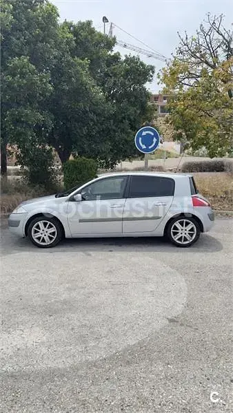 Usado Renault Mégane Authentique 120 CV (88 kW) 2004 Gris / plata Berlina