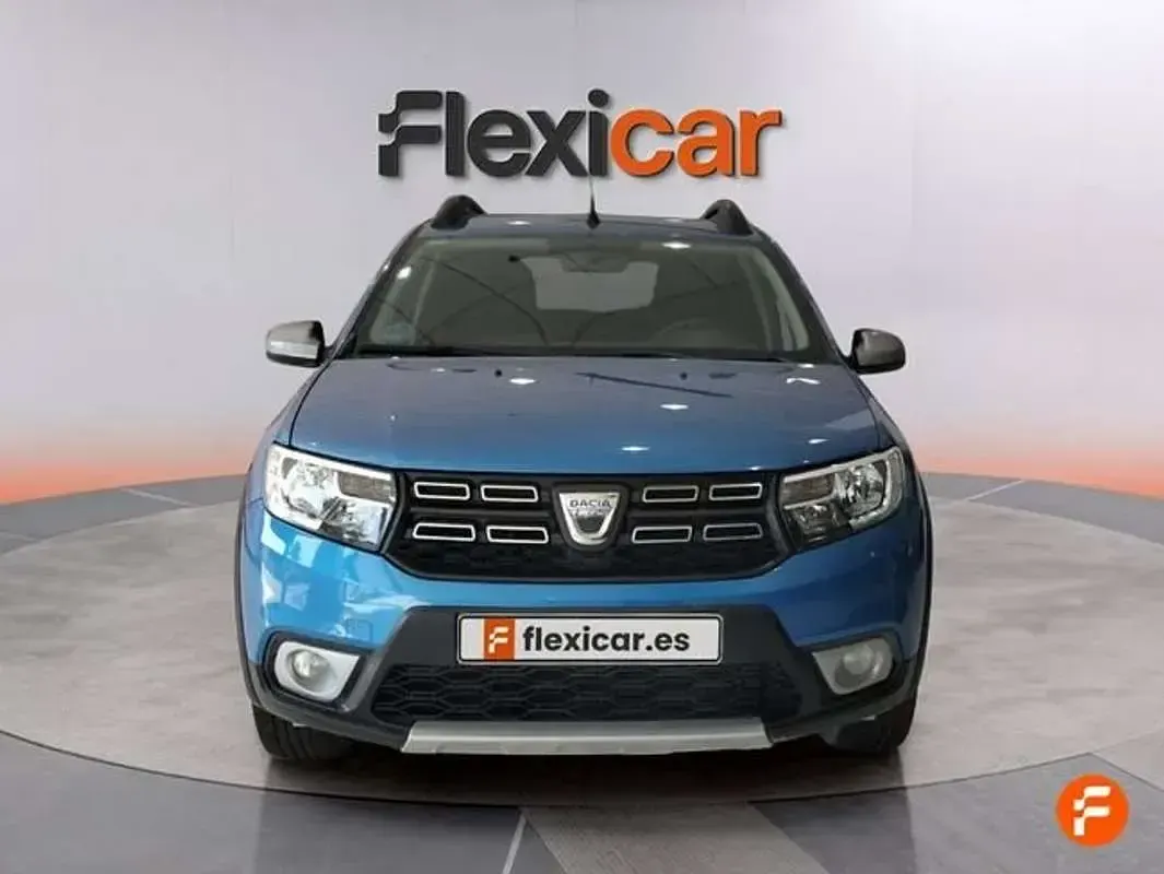 Usado Dacia Sandero Comfort 101 CV (74 kW) 2020 Azul Utilitario
