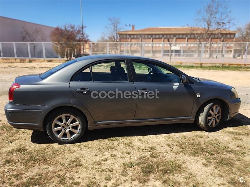 Usado Toyota Avensis Executive 116 CV (85 kW) 2004 Gris / plata Berlina