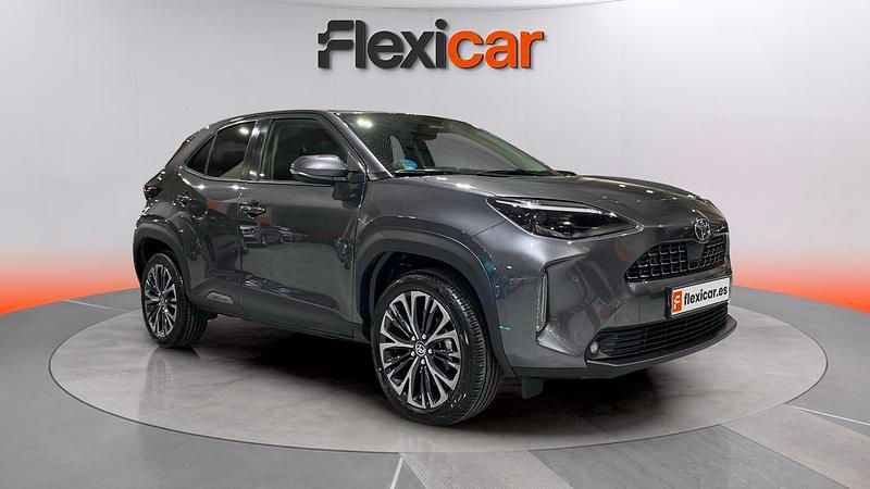 Usado Toyota Yaris Hybrid Style 130 CV (95 kW) 2024 Gris