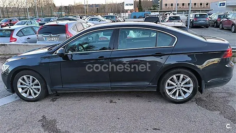Usado VW Passat Advance 150 CV (110 kW) 2014 Negro Berlina