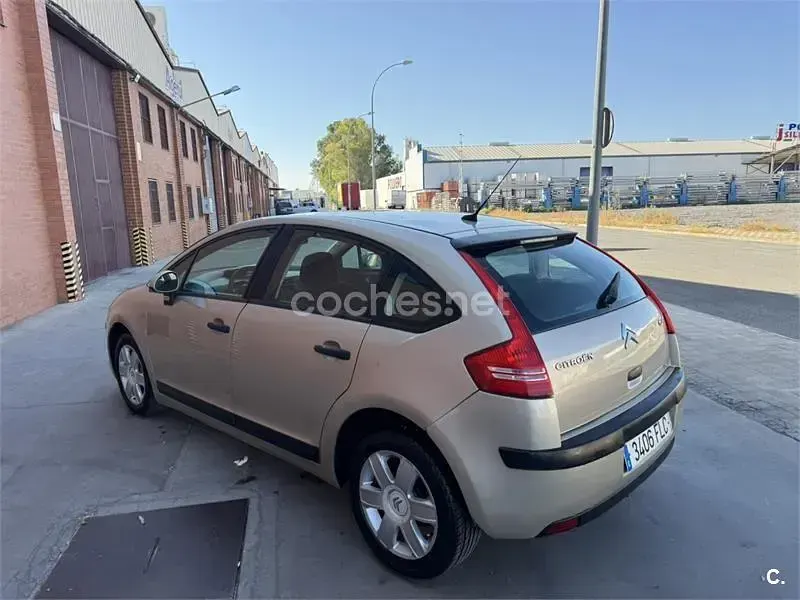 Usado Citroën C4 92 CV (67 kW) 2007 Beige Berlina