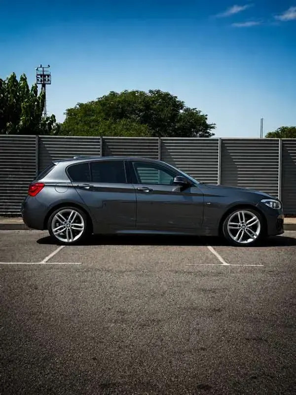Usado BMW 118 Comfort Edition 136 CV (100 kW) 2017 Gris Utilitario