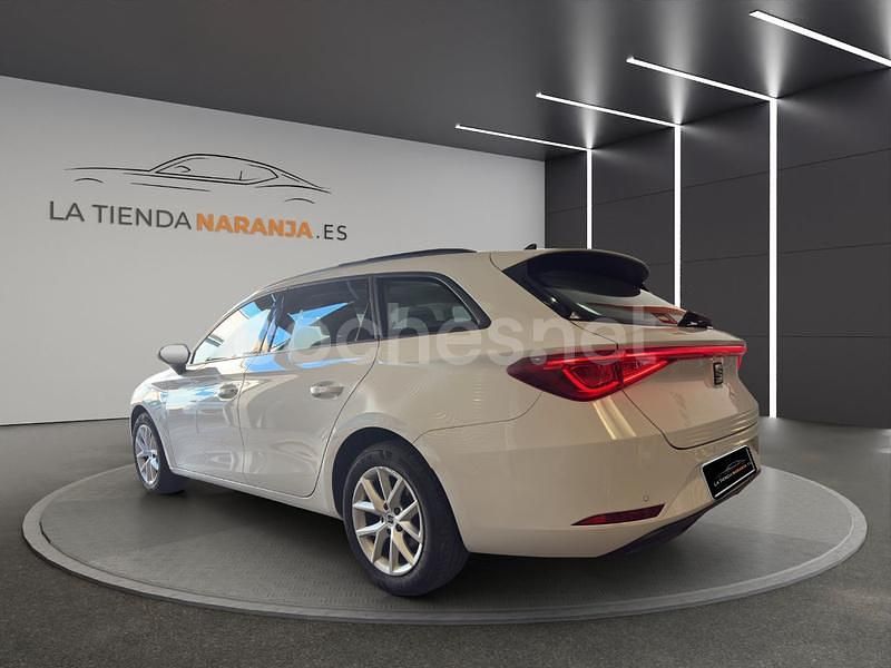 Usado Seat Leon Style 110 CV (80 kW) 2022 Blanco Familiar