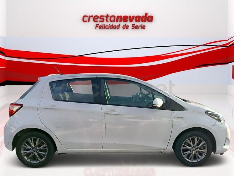 Usado Toyota Yaris Hybrid Active 100 CV (73 kW) 2019 Blanco Berlina