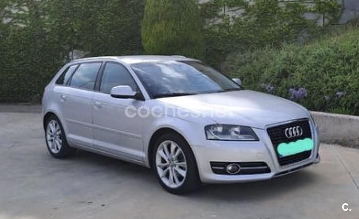 Usado Audi A3 Attraction 140 CV (102 kW) 2010 Gris / plata Utilitario