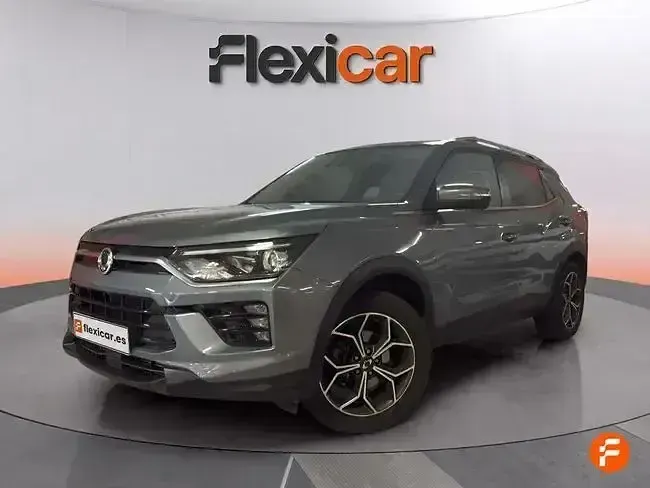 Usado SsangYong Korando 149 CV (109 kW) 2023 Gris