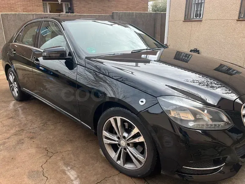 Käytetty Mercedes E200 Elegance 184 HP (135 kW) 2014 Musta Sedan