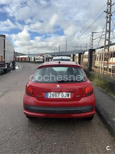 Usado Peugeot 207 75 CV (55 kW) 2008 Rojo Berlina