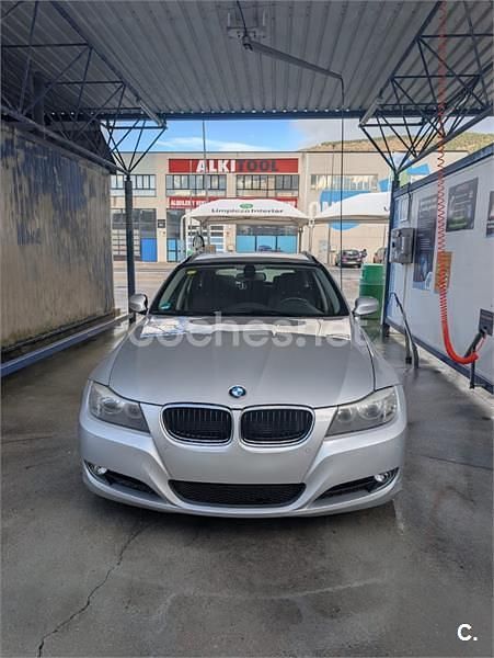 Usado BMW 318 143 CV (105 kW) 2012 Gris / plata Familiar