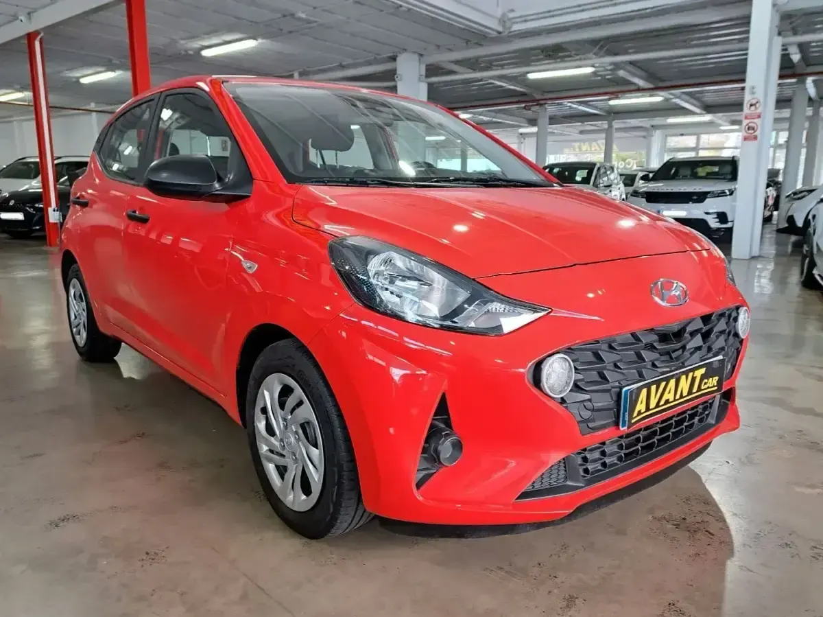 Usado Hyundai i10 66 CV (48 kW) 2020 Rojo Utilitario