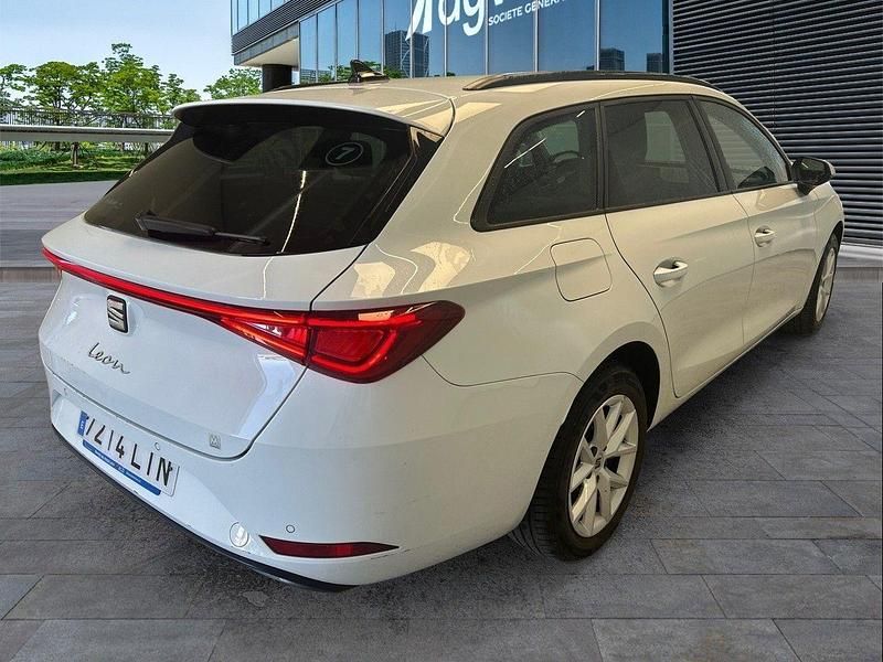 Usado Seat Leon Style 116 CV (85 kW) 2021 Blanco Familiar