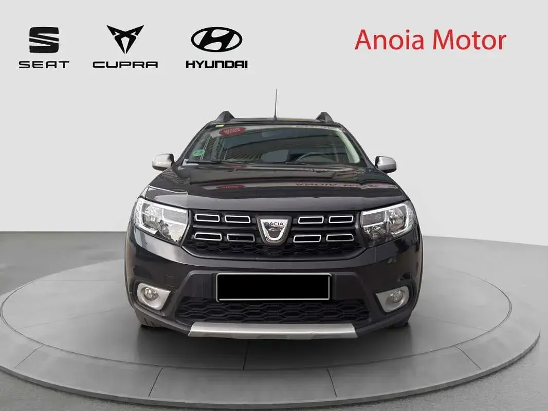 Usado Dacia Sandero Comfort 90 CV (66 kW) 2018 Negro Utilitario