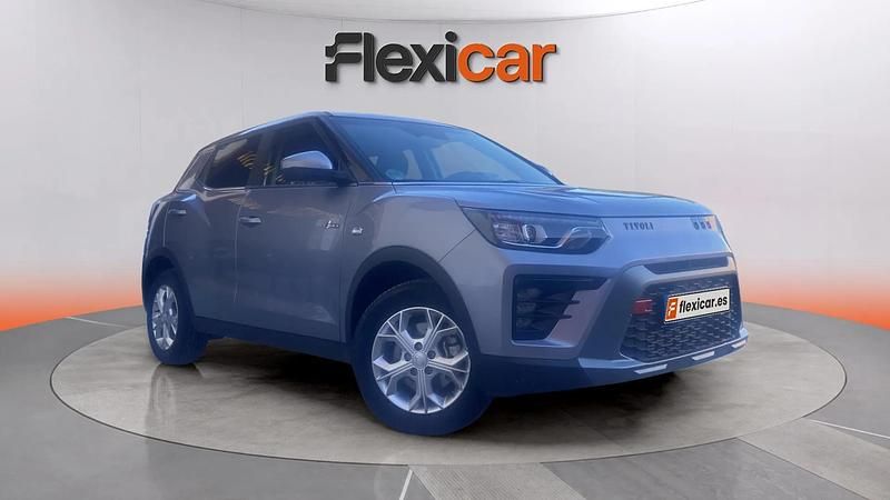 Usado Ssangyong (KGM) Tivoli 150 CV (110 kW) 2025 Gris SUV