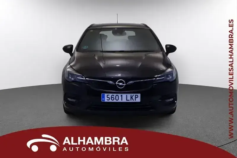 Usado Opel Astra Sport 145 CV (106 kW) 2021 Negro Familiar