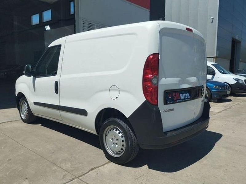 Usado Opel Combo 105 CV (77 kW) 2016 Blanco Monovolumen